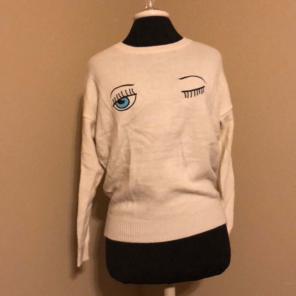 Winking eye sweater ❤️
